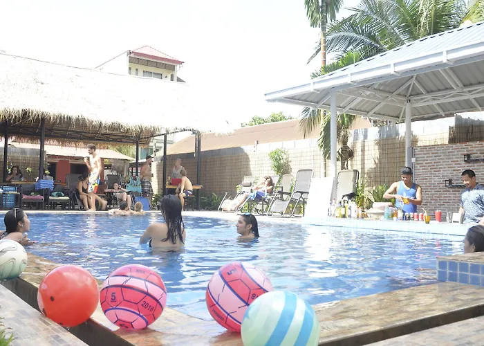 Pool Party Hostel *