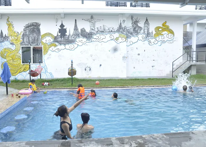 Pool Party *