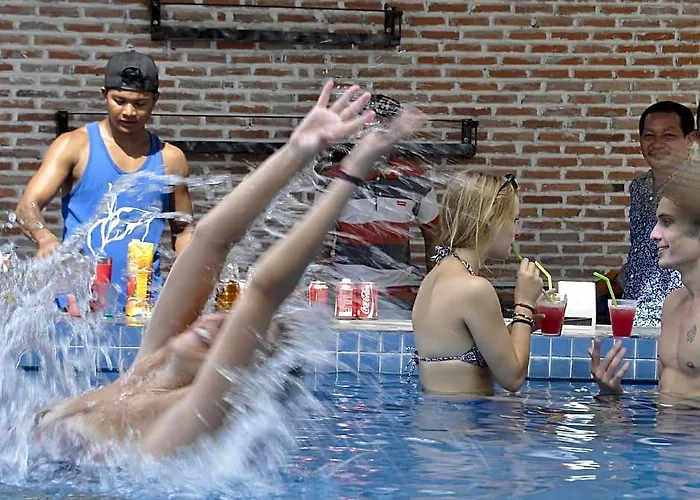 Pool Party Hostel *
