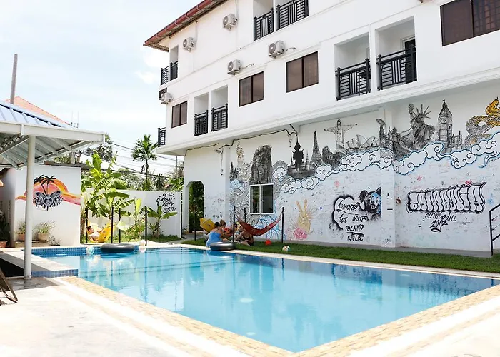 Hostel Pool Party *